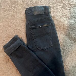 Hightop Tilde Black Coal, W27/L28.